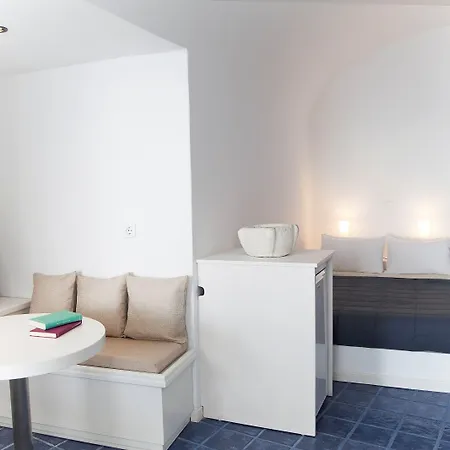 Whitedeck Santorini Hotel 2*