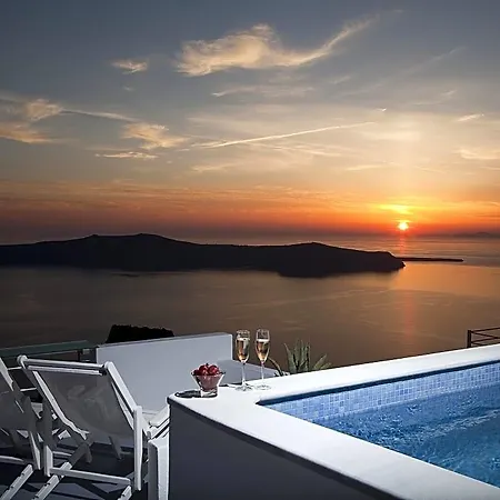 Whitedeck Santorini Hotel
