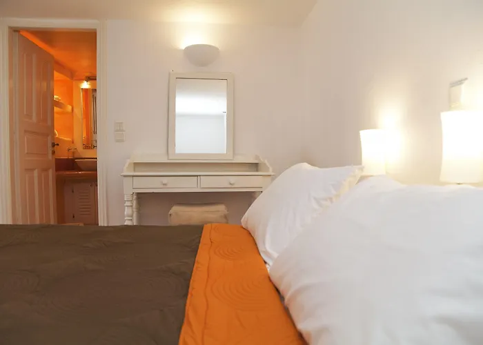 Hotel Whitedeck Santorini 2*