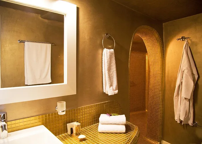 Hotel Whitedeck Santorini 2*