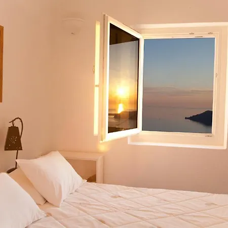 Whitedeck Santorini Hotel 2*