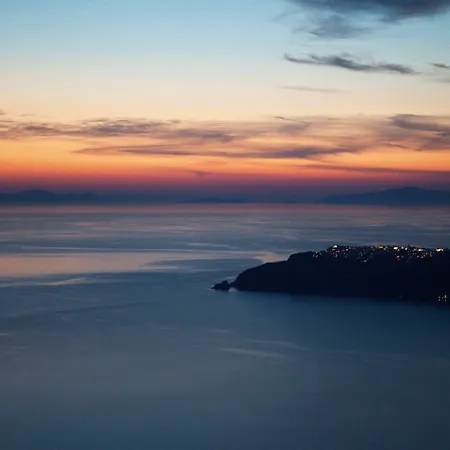 Hotel Whitedeck Santorini 3*