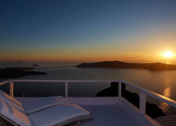 Whitedeck Santorini Hotel